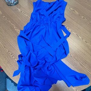 Long blue sleeveless dress.